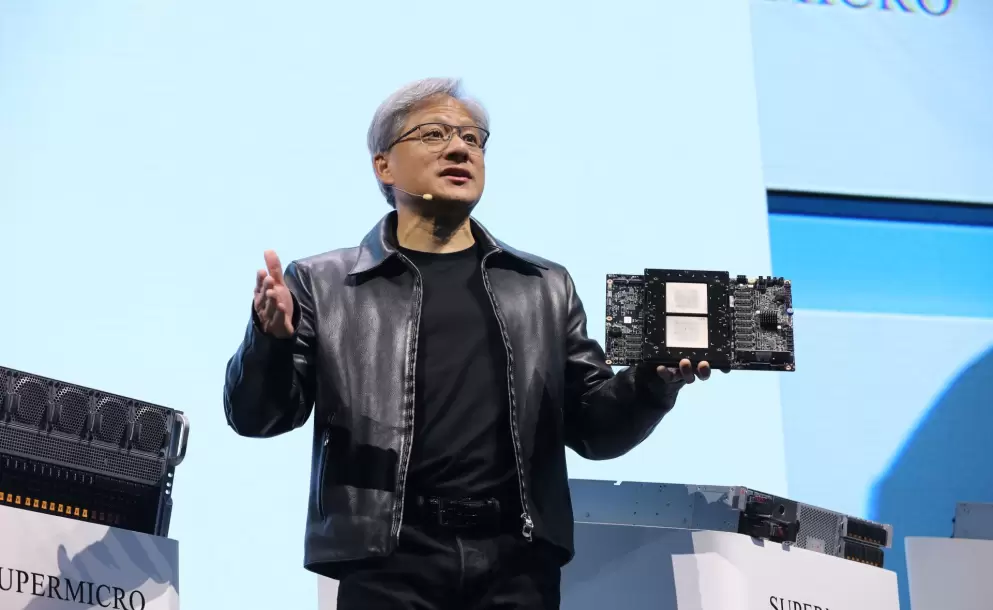 Jensen Huang advierte: crisis laboral global y auge de robots.