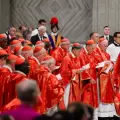 Enfrentar sociedades polarizadas y radicalizadas ser el desafo del prximo Papa; el cnclave an no llega a consensos