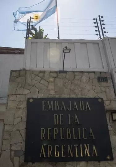 El antichavismo celebra «rescate» de los asilados y Gobierno de Maduro mantiene silencio