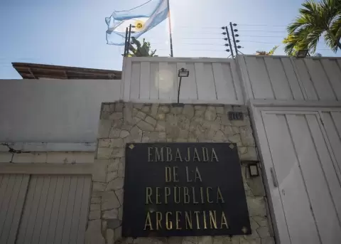 El antichavismo celebra «rescate» de los asilados y Gobierno de Maduro mantiene silencio