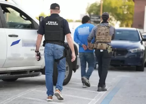 Las redadas aumentan la incertidumbre entre los migrantes en Washington: «Tenemos miedo»