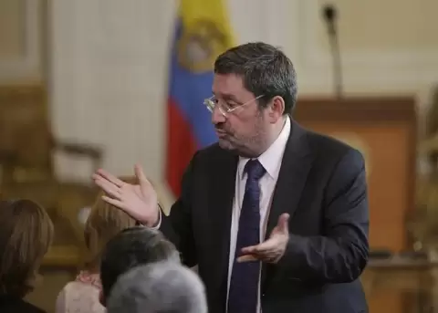 El exvicepresidente de Colombia, Francisco Santos, opina sobre el "rescate" de venezolanos por parte de EE.UU.