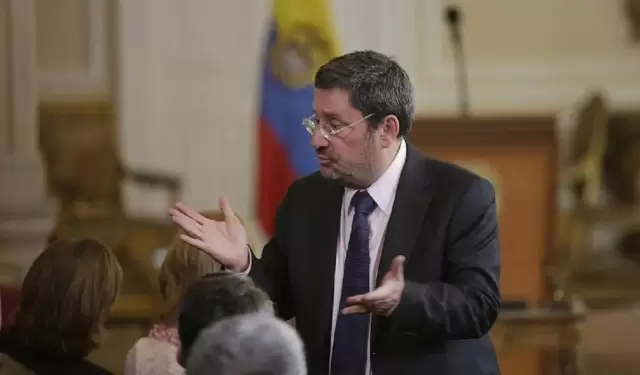El exvicepresidente de Colombia, Francisco Santos, opina sobre el "rescate" de venezolanos por parte de EE.UU.