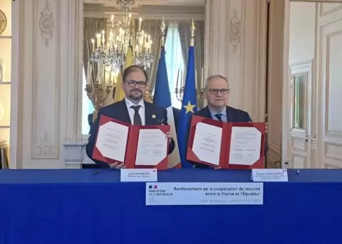 John Reimberg, ministro del Interior y François-Noël Buffet, ministro adjunto al Ministro de Estado, Ministro del Interior de la República Francesa.