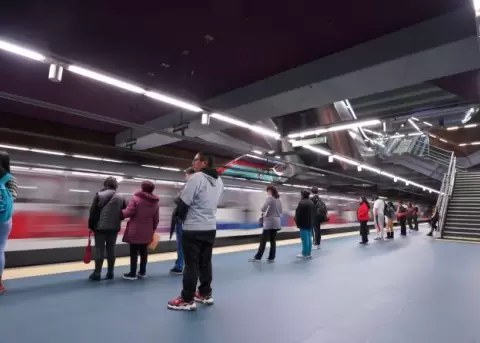 CAF atribuye fallos en puertas del Metro de Quito al mal uso por parte de los usuarios