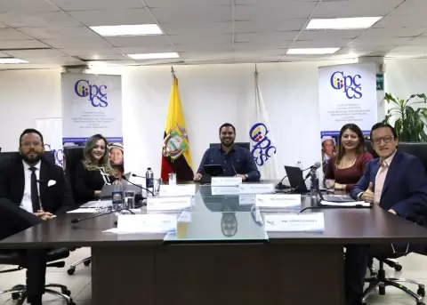 El Pleno del Consejo de Participacin Ciudadana y Control Social (CPCCS) aprob por unanimidad,el nuevo Reglamento de Comisin
