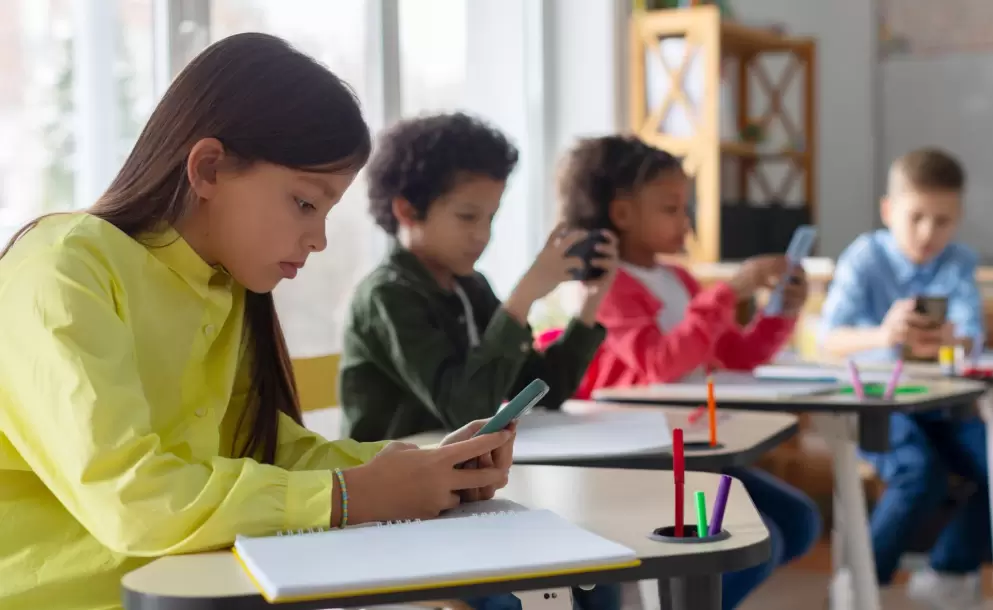 Espaa y Francia proponen prohibir redes sociales a menores
