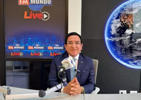 Carlos Córdova, Especialista en manejo de bacterias.