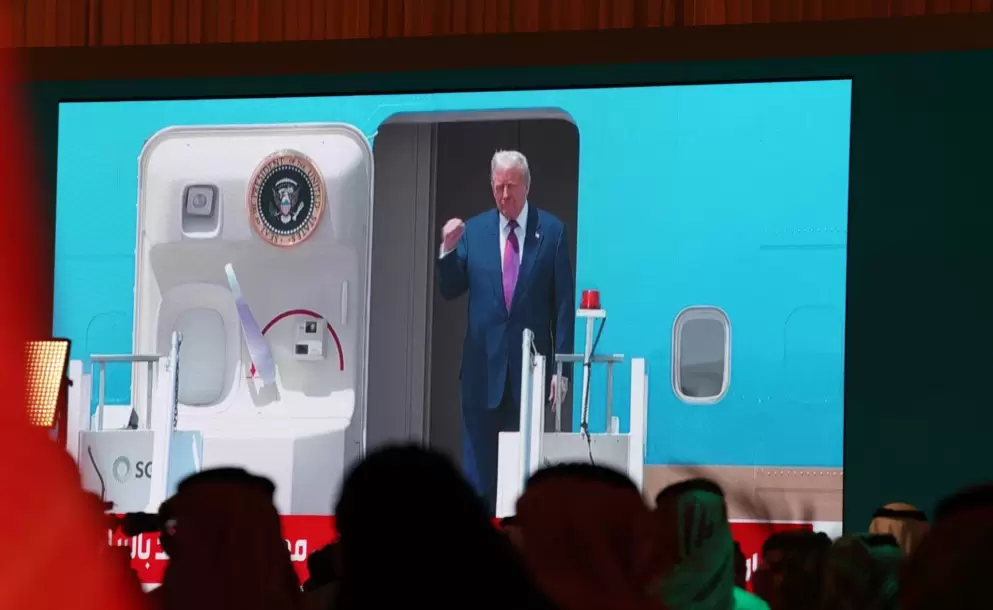 Trump aterriza en Riad en su primera gira internacional a Oriente Medio