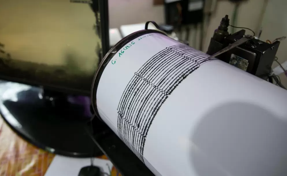 Terremoto de magnitud 4,4 sacude Npoles y provoca pnico en la poblacin pero sin daos