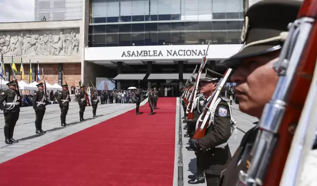 Ceremonia de Relevo de Guardia de la Escolta Legislativa.