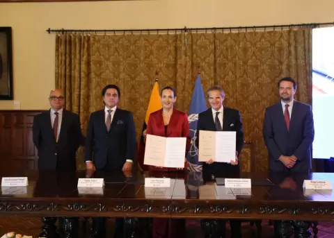 Ecuador firma acuerdo con el OIEA para impulsar la energía nuclear en el país