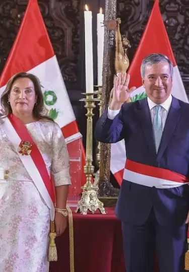 Boluarte nombra a su octavo ministro del Interior y cuarto de Economía en dos años y medio