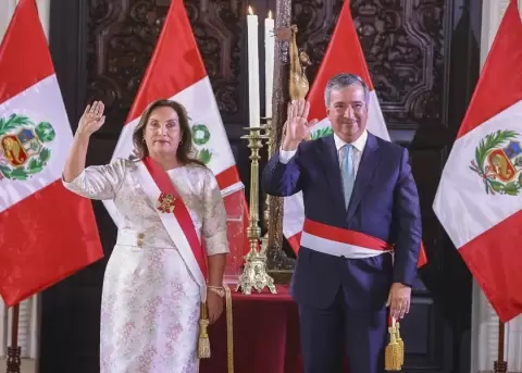 Boluarte nombra a su octavo ministro del Interior y cuarto de Economía en dos años y medio
