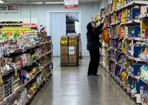 Los precios al consumidor en Argentina desaceleran al 47,3 % interanual en abril