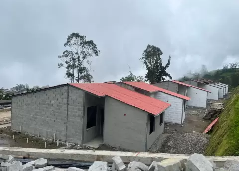 Ecuador enfrenta déficit crítico de vivienda; Gobierno ejecuta plan de recuperación