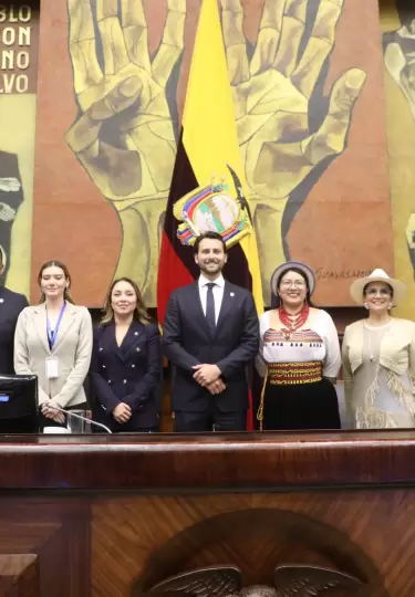 Las nuevas autoridades de la Legislatura.
