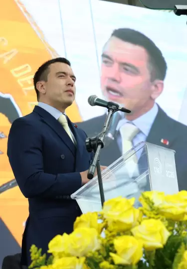 Daniel Noboa, presidente de la Repblica, durante la entrega de credenciales por parte del Consejo Nacional Electoral.