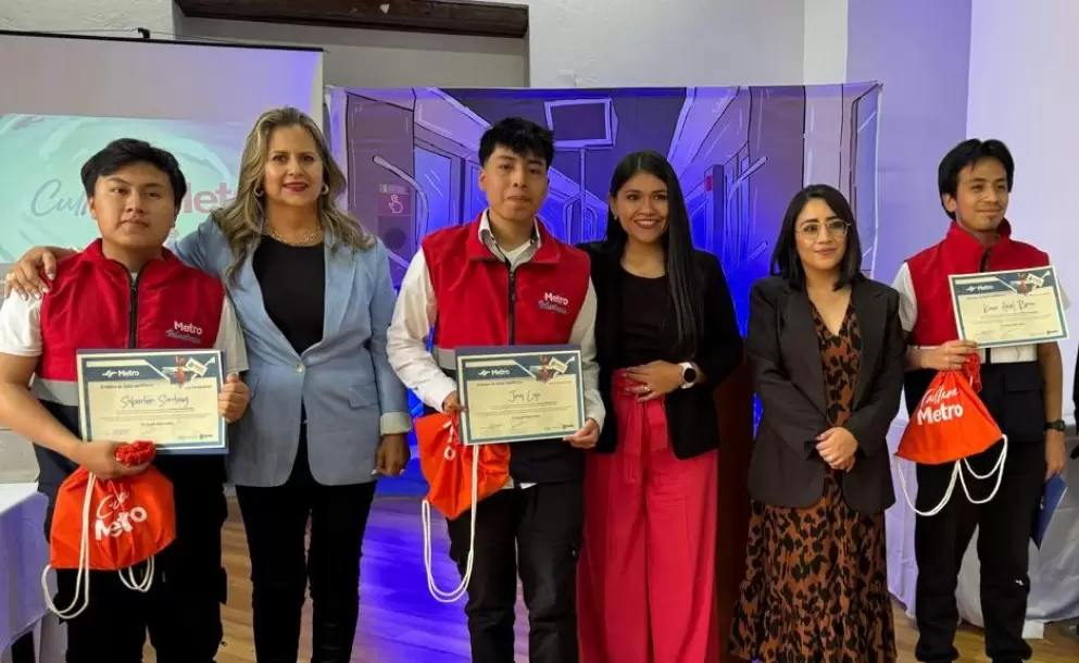 Jóvenes se suman como voluntarios al Metro de Quito para mejorar la experiencia de los usuarios