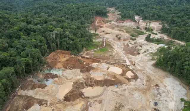 Devastacin que deja la minera ilegal en Napo.