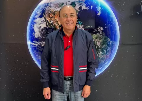 Larry Salgado, Artista ecuatoriano.
