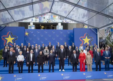 Europa emplaza a Putin a sentarse a negociar con Ucrania y amenaza con más sanciones