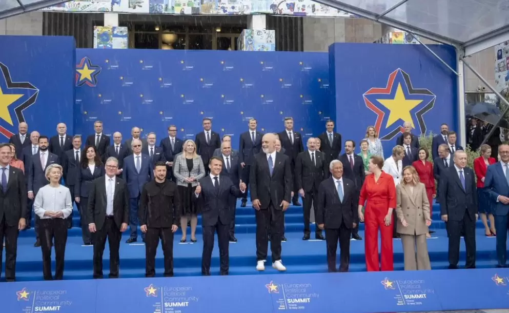 Europa emplaza a Putin a sentarse a negociar con Ucrania y amenaza con más sanciones