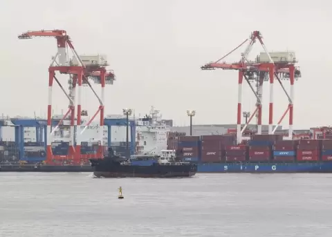 Japón dice que vigilará exhaustivamente impacto de los aranceles tras contracción del PIB