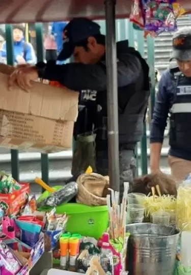 En un operativo conjunto, la Agencia Metropolitana de Control (AMC) y la Intendencia General de Polica de Pichincha retiraron 365 gelatinas.