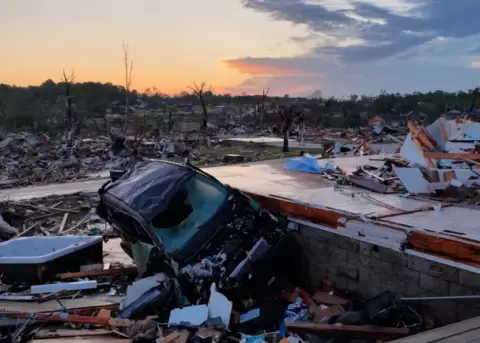 Tormentas y tornados golpean a Estados Unidos.