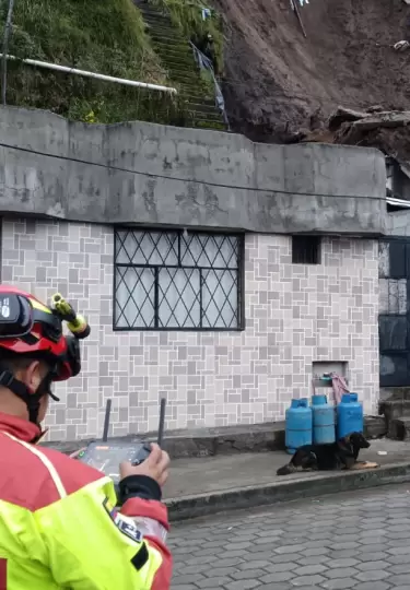 Deslizamiento en Santa María de Cotocollao dejó 6 familias afectadas.