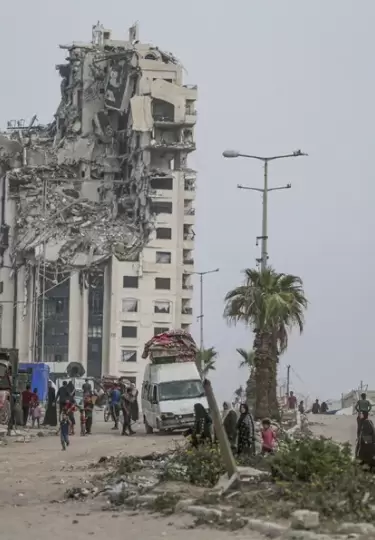 Vista de un edificio en ruinas este martes en la ciudad de Gaza, en la Franja de Gaza, Palestina.