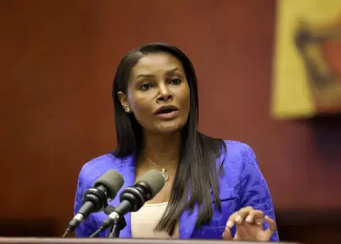 Diana Salazar durante una comparecencia ante el Pleno de la Asamblea Nacional.