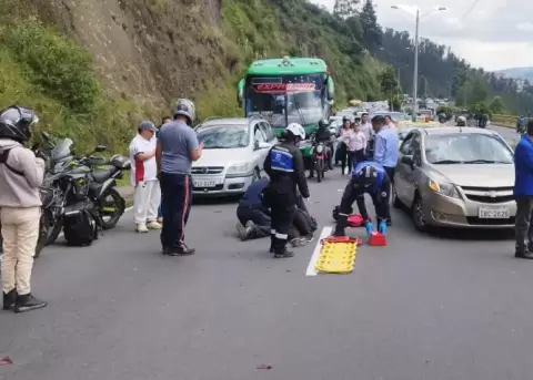 Accidente en la Autopista General Rumiñahui genera caos vehicular