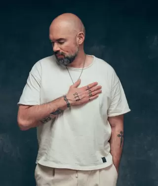 Santiago Cruz.