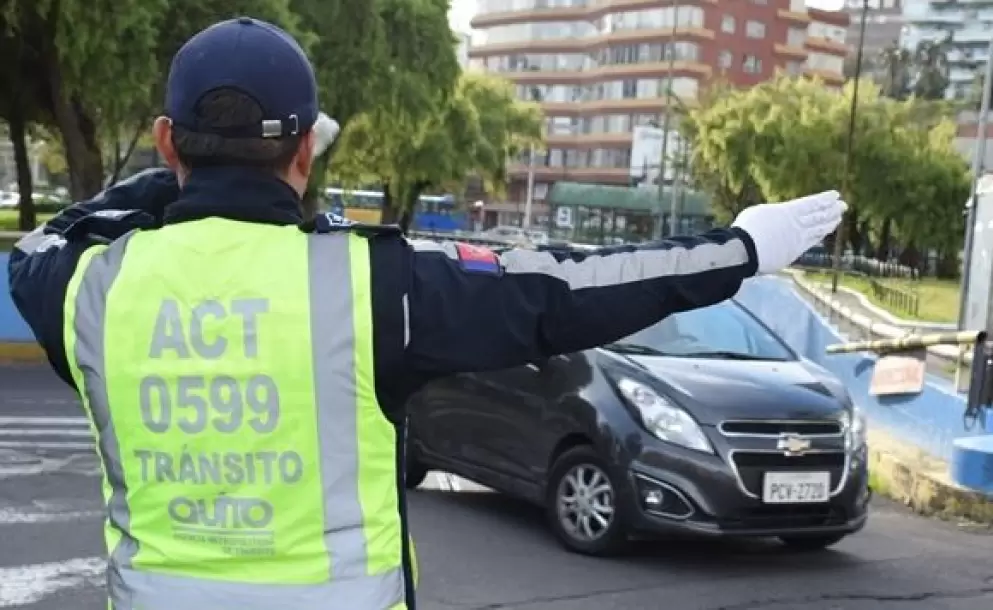Operativo vial en Quito: 1.200 agentes controlarán la movilidad durante el feriado por la Batalla de Pichincha