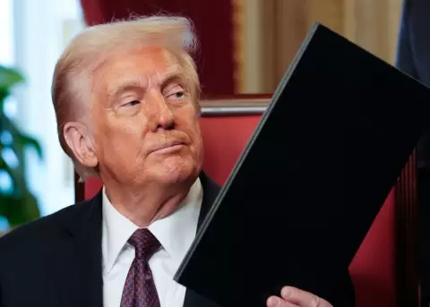 Donald Trump amenaza nuevamente con imponer aranceles.