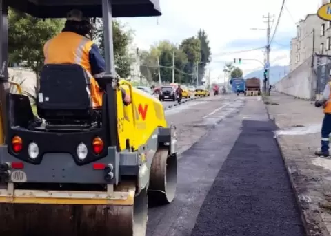 El Municipio de Quito planea retomar los proceso de asfaltado.