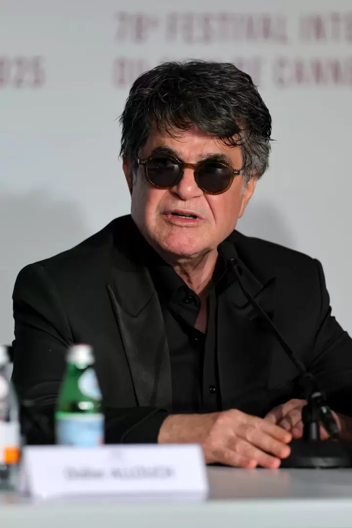 El cineasta iran Jafar Panahi, ganador de la Palma de Oro de Cannes con su pelcula "Un simple accident". (Photo by Victor Boyko/Getty Images)