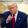 Trump amenaza con aranceles del 25% a Samsung y Apple