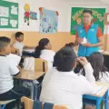 Ministerio de Educación suspende clases en 51 escuelas cercanas a la Refinería de Esmeraldas