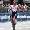 Richard Carapaz está en el Top 3 del Giro de Italia