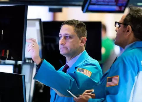 Wall Street cierra con fuertes ganancias tras retrasar Trump los aranceles a la UE