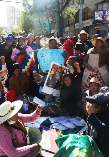 Seguidores de Evo Morales marchan e intentan inscribir su candidatura presidencial a la fuerza