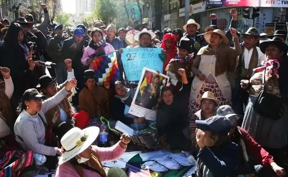 Seguidores de Evo Morales marchan e intentan inscribir su candidatura presidencial a la fuerza