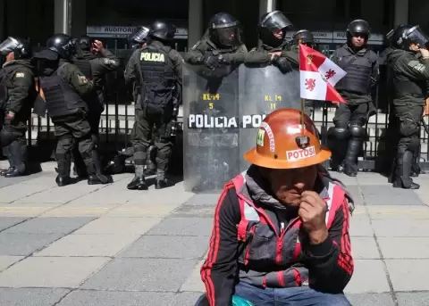 Los comerciantes en Bolivia protestan contra la «crisis económica» y el cierre de sus negocios