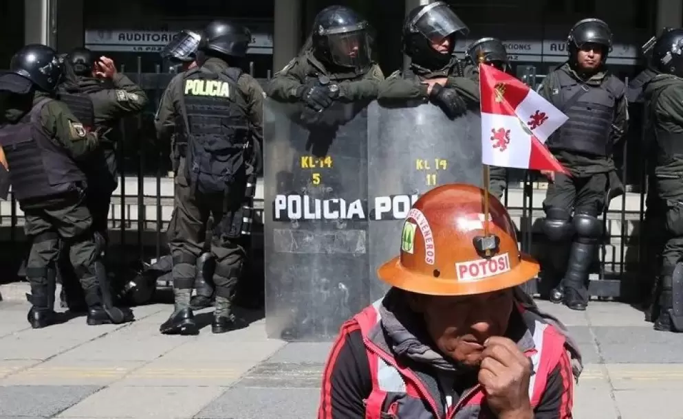 Los comerciantes en Bolivia protestan contra la «crisis económica» y el cierre de sus negocios