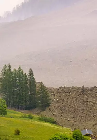 Derrumbe del glaciar Birch provoca graves daños en Blatten, Suiza
