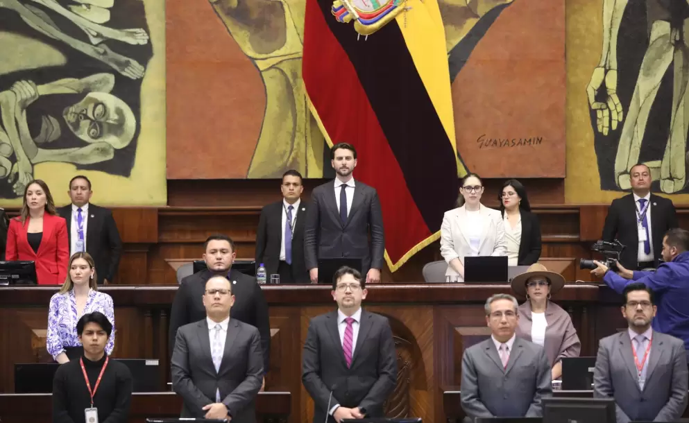 El primer debate de la Ley de Solidaridad Nacional llegará con un oficialismo activo y una oposición sin iniciativa, apuntan analistas