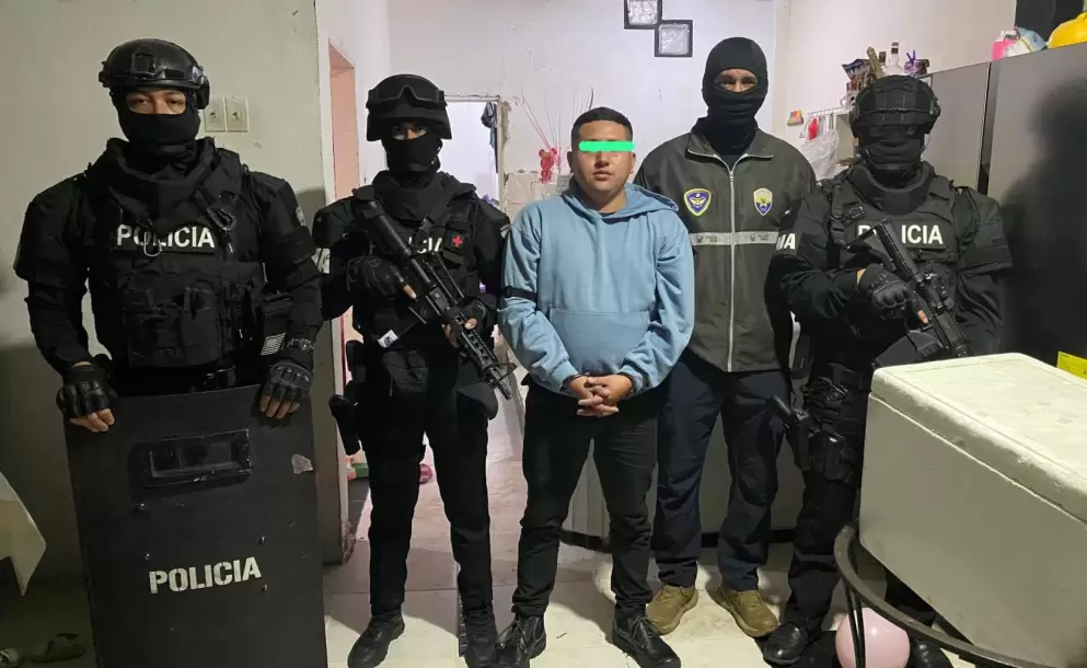 Tres policías entre los 13 detenidos durante operativo en Quito, Guayaquil y España